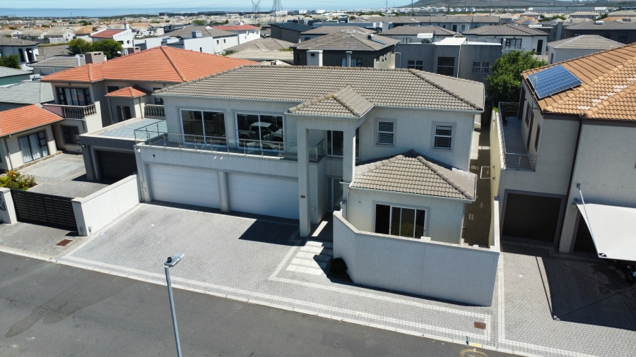 4 Bedroom Property for Sale in Parklands North Western Cape